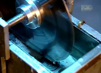 Как делают молнии для одежды -