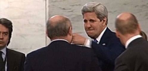 John Kerry'den Dışişleri Bakanlığı Müsteşarı Sinirlioğlu'na 'Yumruk' Şakası