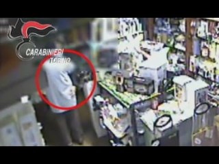 Torino - Abbraccia anziani e poi gli ruba il portafogli (02.02.16)