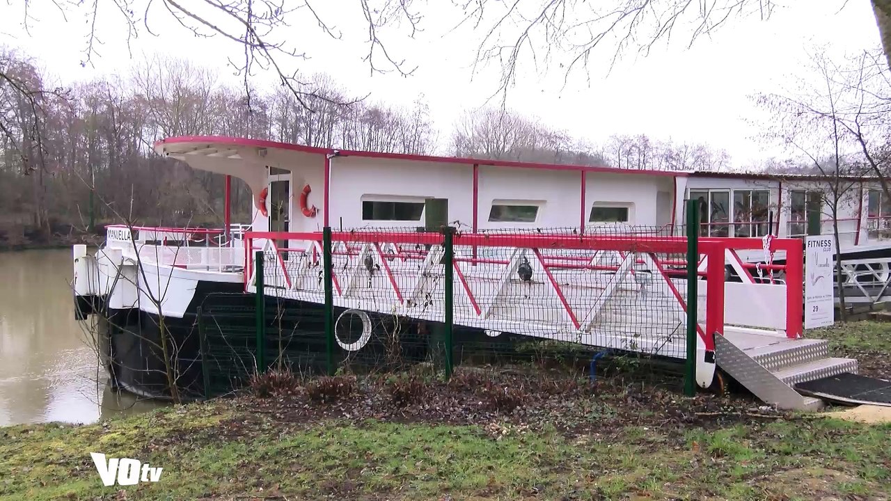 Une péniche salle de sports à Jouy-le-Moutier