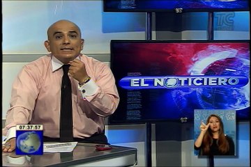 Cámara captó momento en que auto atropelló a una mujer y su bebé