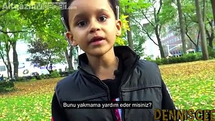 Sigarasını Yakmak İçin Yardım İsteyen Çocuğa İnsanların Tepk