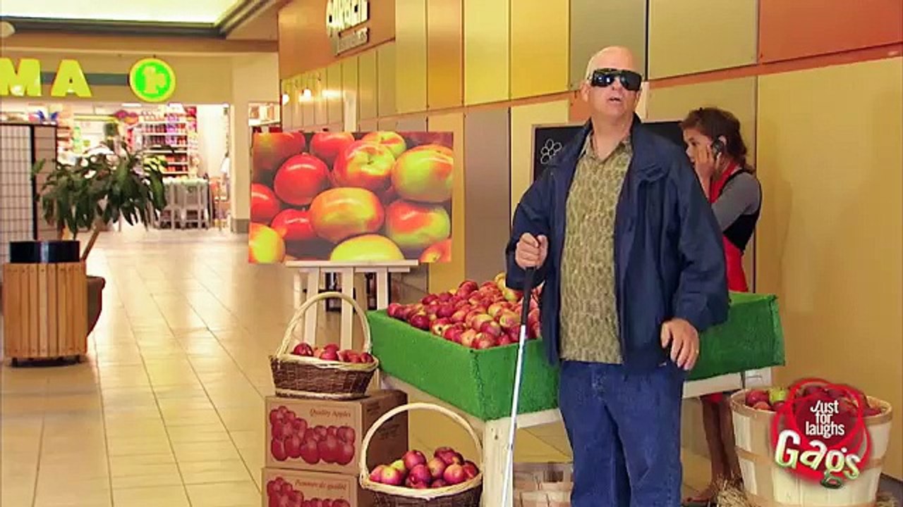 Worm In Apple Prank_(640x360)