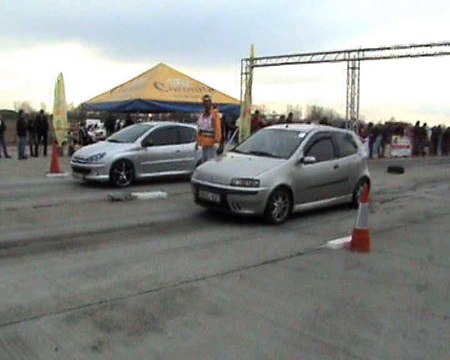 Fiat Punto HGT Vs. Peugeot 206 RC Drag Race