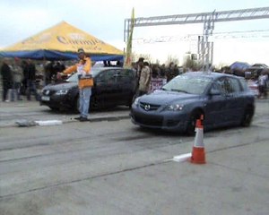 Mazda 3 MPS Vs. VW Golf V Drag Race