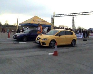 Seat Leon FR Vs. Rover 220 Turbo Drag Race