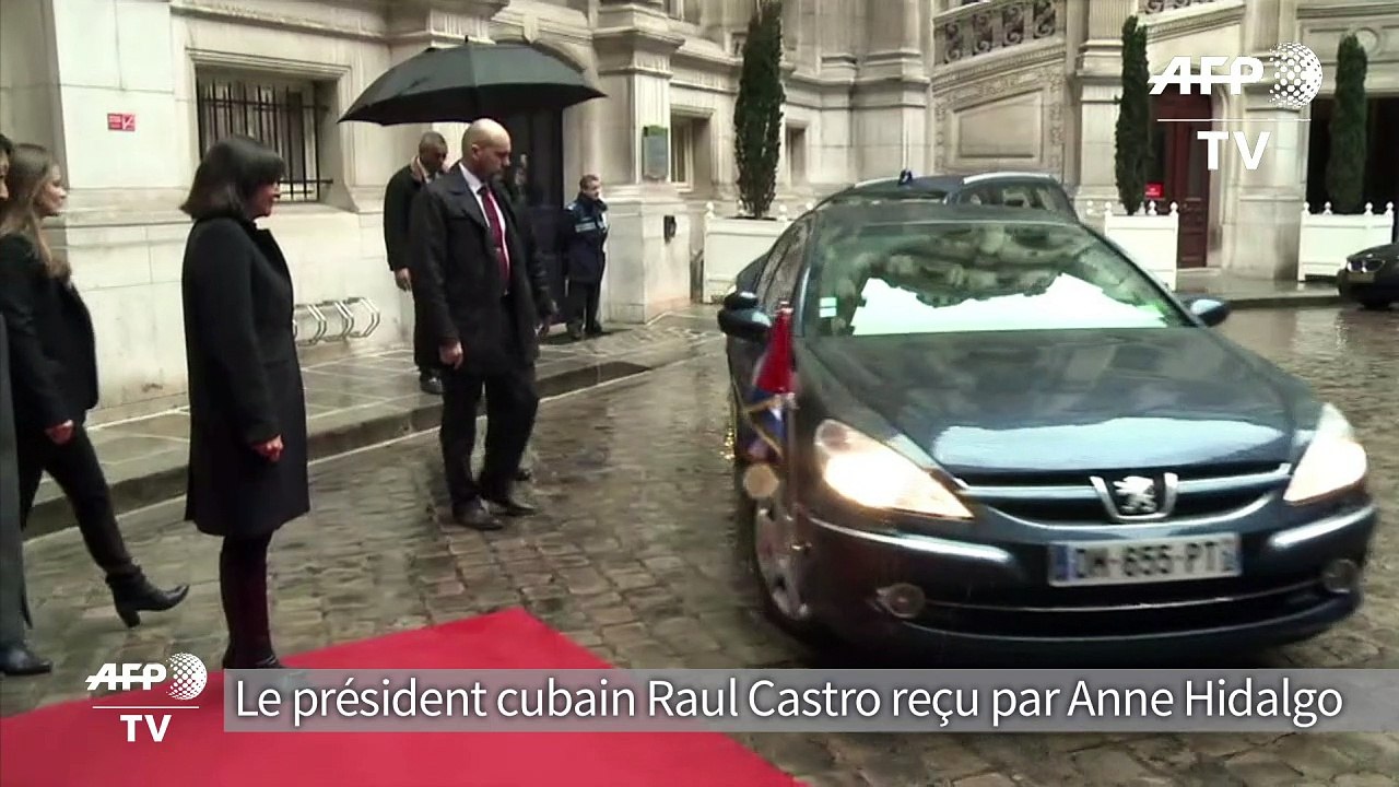 Le président cubain Raul Castro reçu par Anne Hidalgo