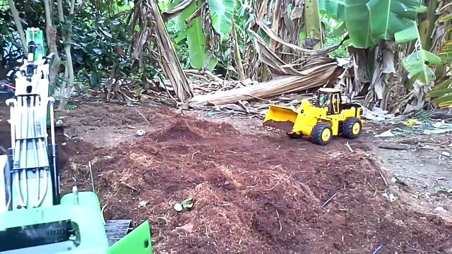 Machines de bureau jouets - jouets vert Hitachi Gravemaskin Tamiya RC