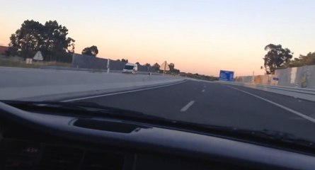 Un Portugais filme son crash sur l'autoroute à 240 km/h