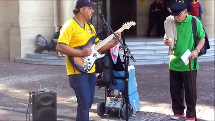 ECOUTEZ C'EST EUX LES VRAI ARTISTES -  Amazing Guitar Player Street Artist