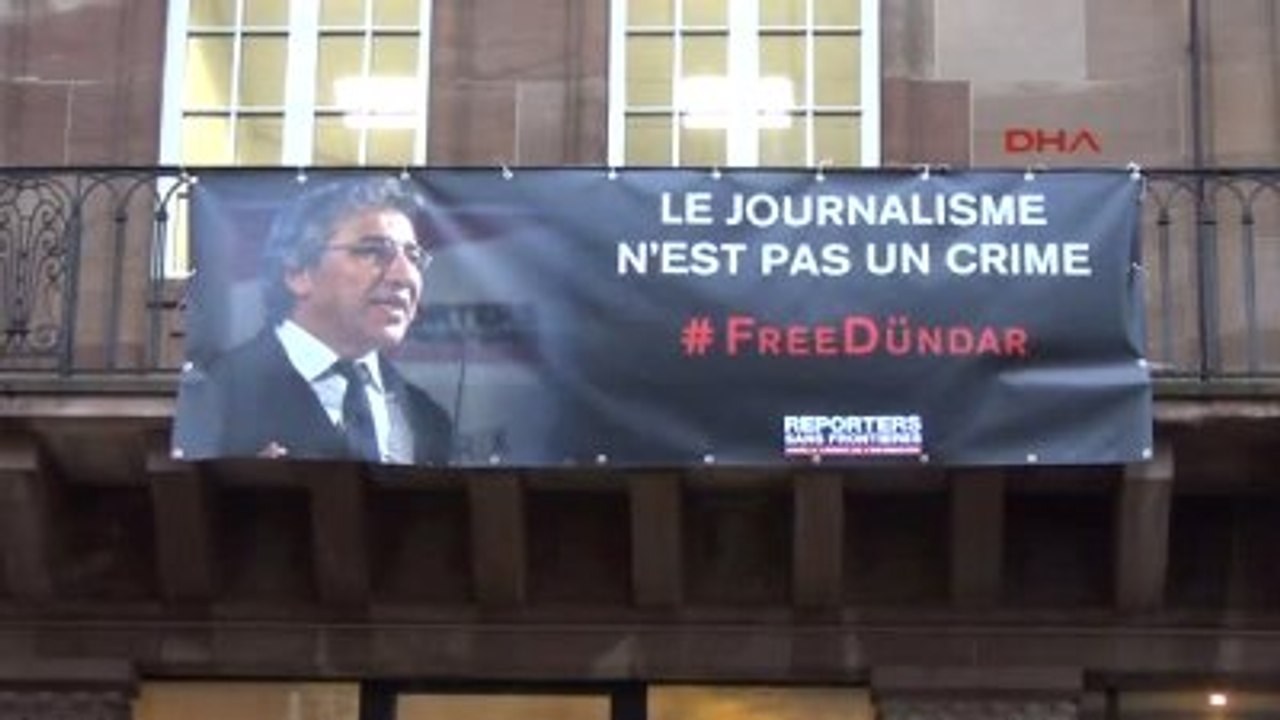 Strasburg?da Can Dündar İçin Dayanışma Pankartı Açıldı