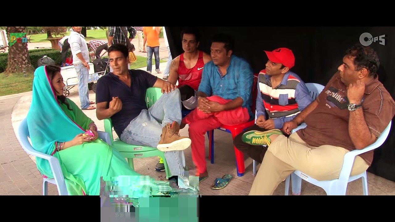 Tamannaah Bhatia While Shooting Hero Teasing (www.hottestdesigirl.blogspot.com)