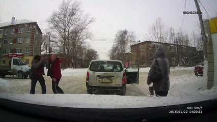 Драка на дороге автомобилистов