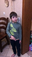 При малыше убили мышку. Его реакция удивительна!