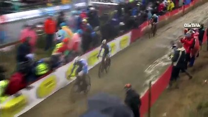 Ciclista celebró su triunfo antes de tiempo y perdió la carrera
