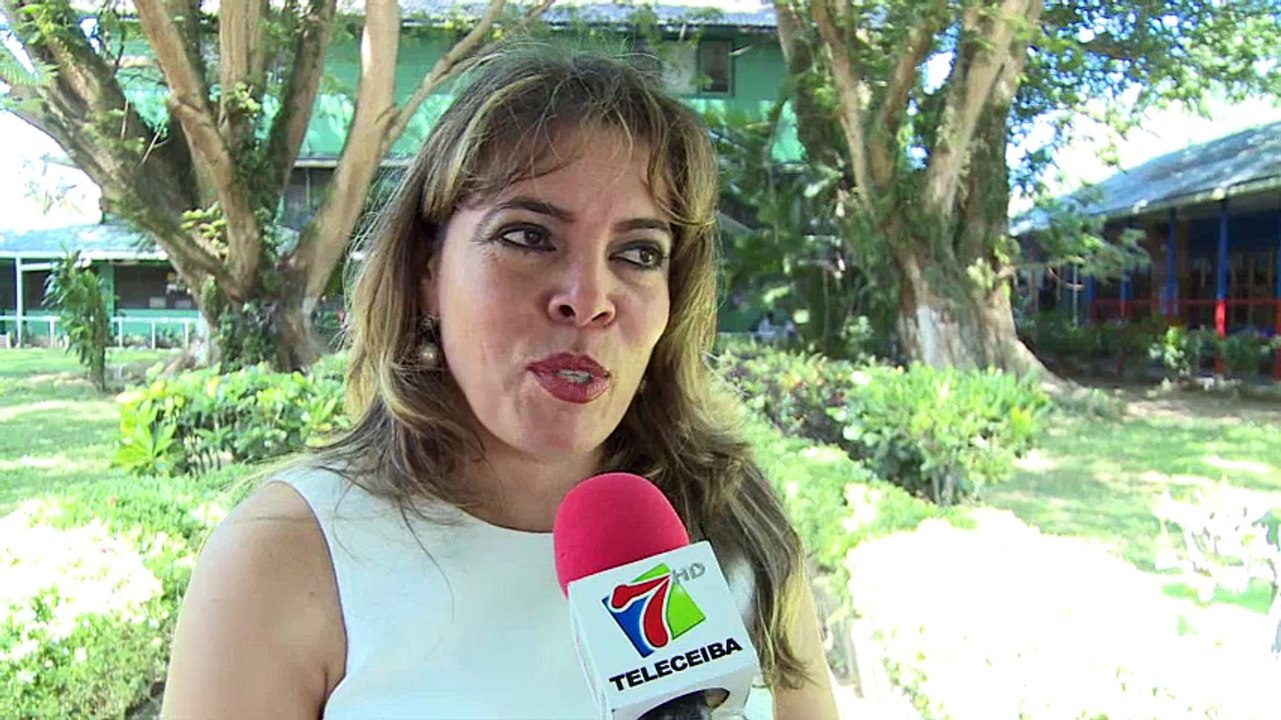Le regresan medalla de honor a joven estudiante