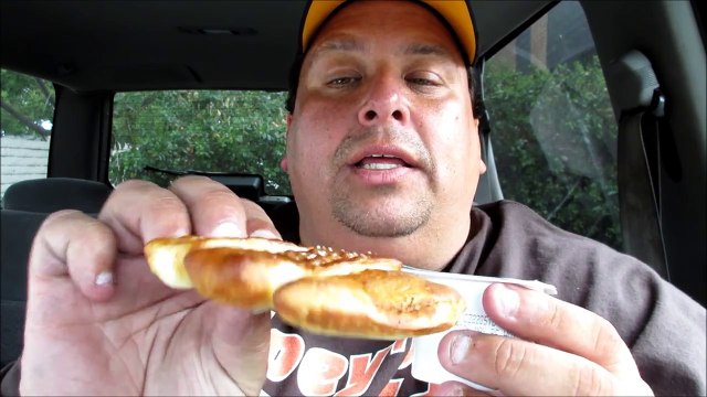 Little Caesars® Cheese-N-Pretzel Dippers REVIEW!