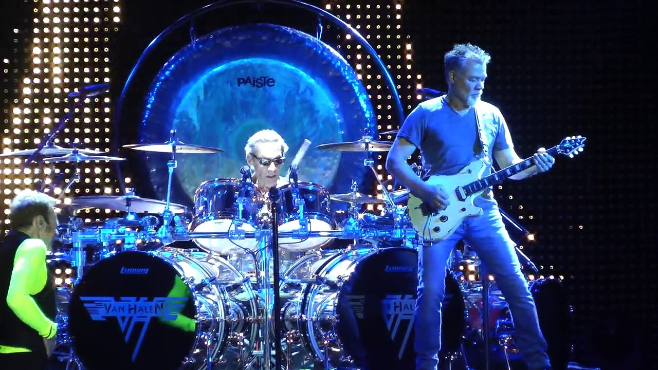 Van Halen - Drop Dead Legs/Feel Your Love Tonight (Camden.Nj) 8.27.15
