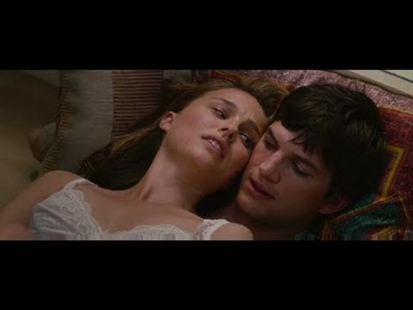 No Strings Attached - Trailer - Video Dailymotion