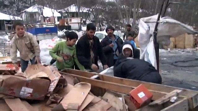 Çöpten kağıt toplayan işçi, 10 yıldır atanamayan öğretmen çıktı