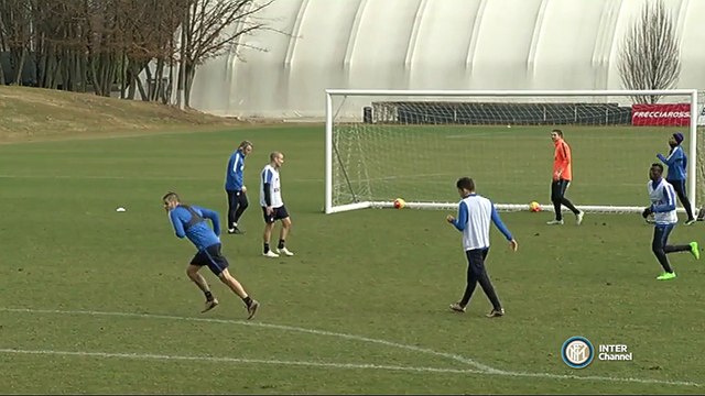Roberto Mancini Cheeky Goal in Inter Training 2016 HD