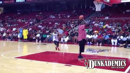 5&#39;11" Young Hollywood AMAZING Dunks : 50 Inch Vertical!