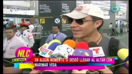 Adrián Uribe le toma fotos a... ¿”su paquete"?