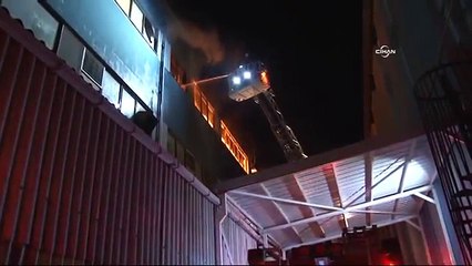 Avcılar'da kağıt fabrikası alev alev yandı
