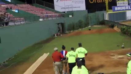 Carlos Montesquieu dice cumpli mi reto de correr en el partido con la bandera