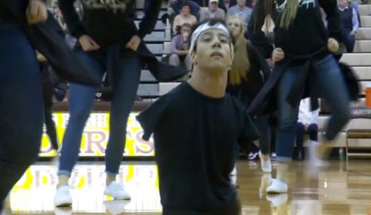 Man dances without arms And legs during halftime