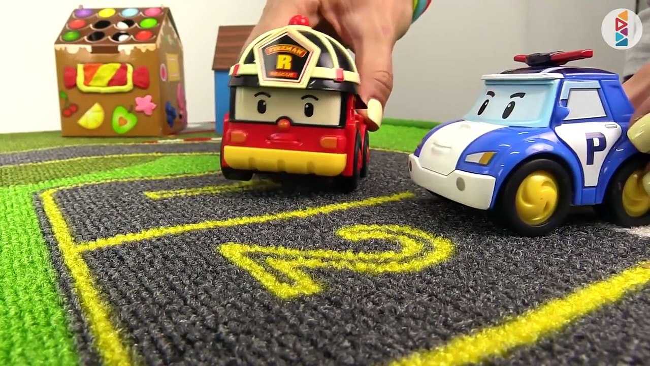 Oyuncak arabalar Robocar Poli iş başında Tamirhanede çalışıyoruz