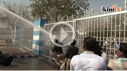 Penunjuk perasaan digempur, dua terbunuh