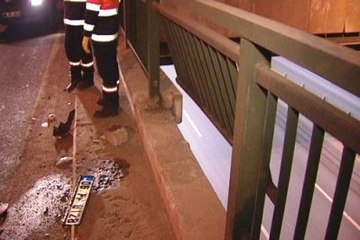 Beton Parçaları Yola Düştü, 8 Otomobilin Lastikleri Patladı