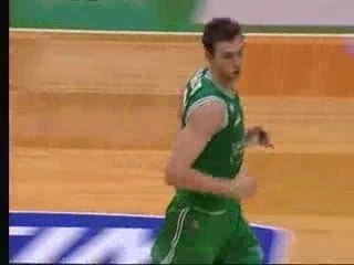 Andrea Bargnani (Benneton Treviso) dunk schiacciata