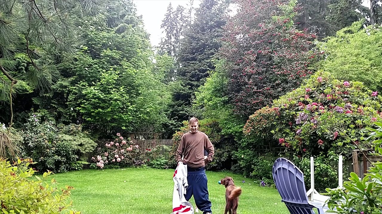 Deux amis fusionnent pour entrer dans une salle de cinéma avec un seul ticket