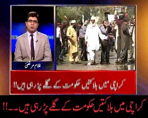 کراچی میں ہلاکتیں حکومت کے گلے پڑ رہی ہیں۔