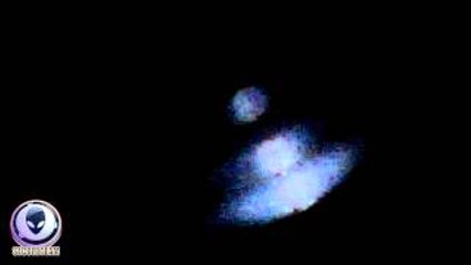 MAJOR UFO SIGHTING 2014 - METALLIC CRAFT SHAPESHIFTS IN THE SKY - ALIENS UNCOVERED