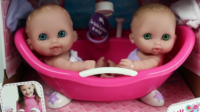 Twin Baby Dolls Bathtime Lil Cutesies Babies Bathtube w/ Shower How to Bath a Baby Doll Toy Vid