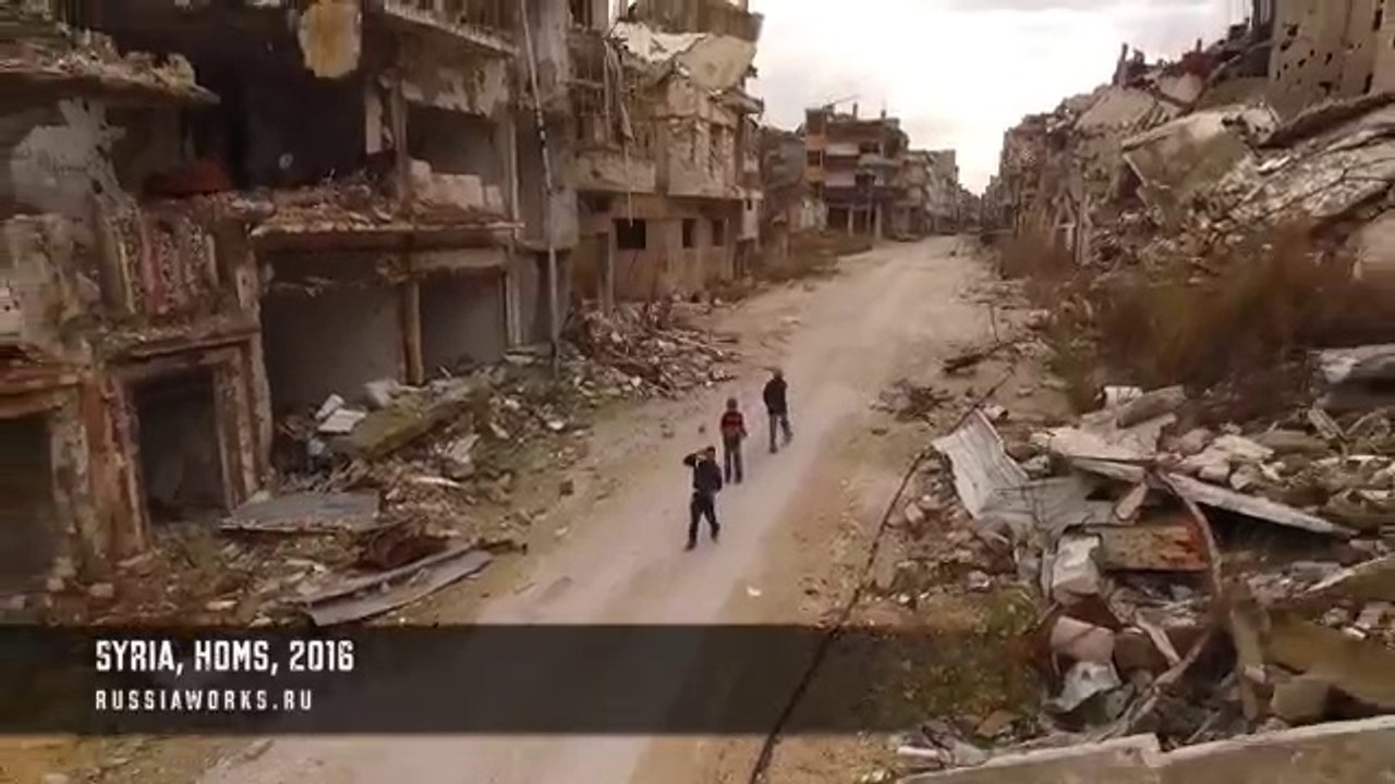 Un drone survole la ville syrienne de Homs dévastée par 5 ans de guerre