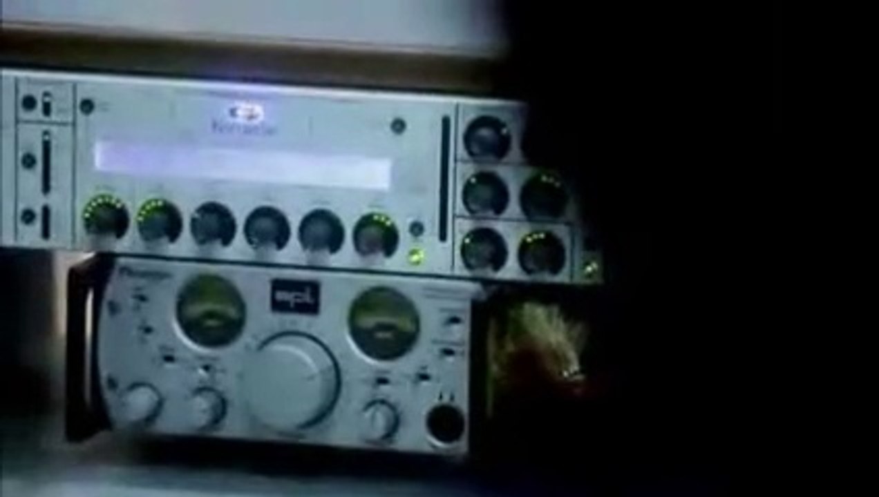 Blue Eyes - Yo Yo Honey Singh Along with Nobby Khan