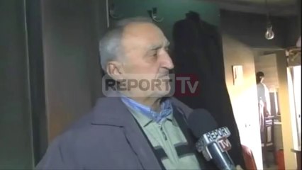 Report TV - 4-vjeçari i kërkoi ndihmë fqinjëve u fut banesë për nënën e motrën