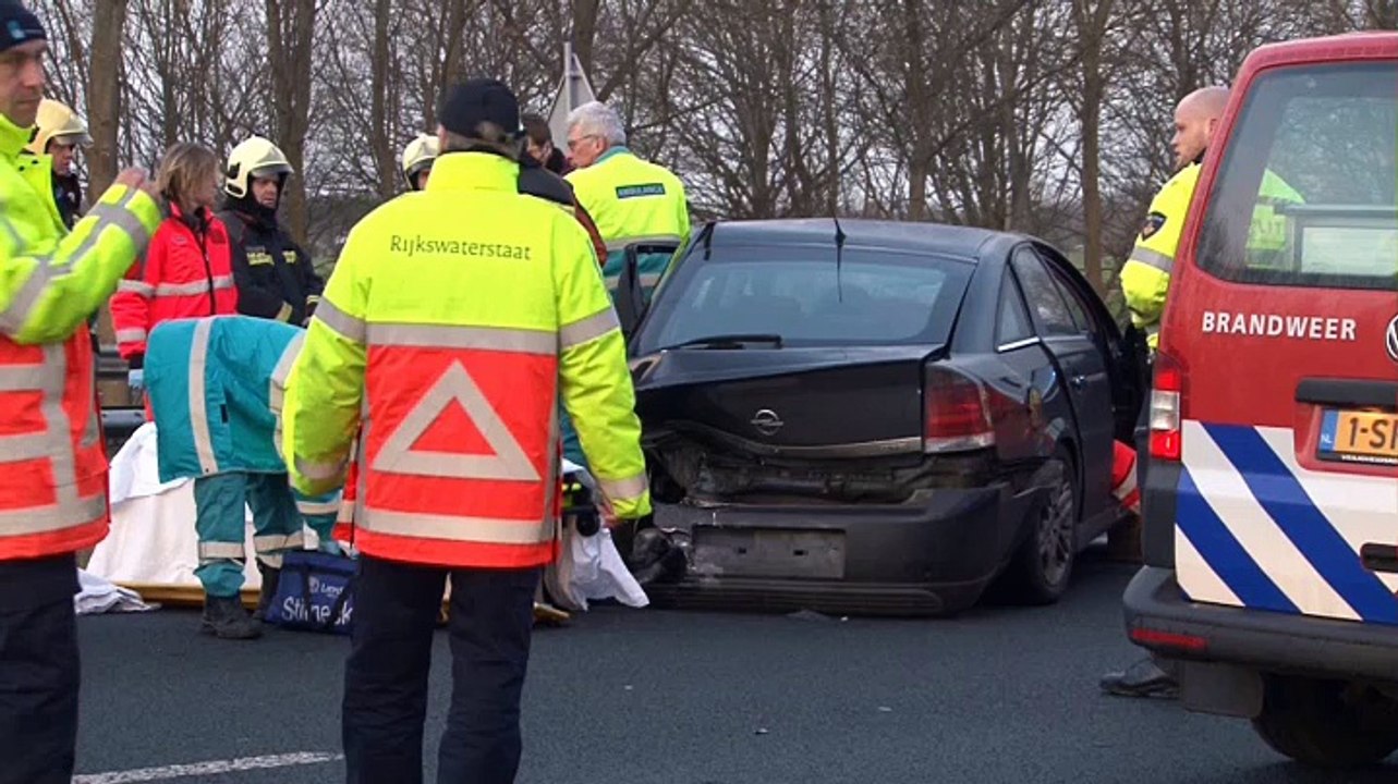 Twee gewonden bij ongeluk op A7 ter hoogte van Kolham - RTV Noord