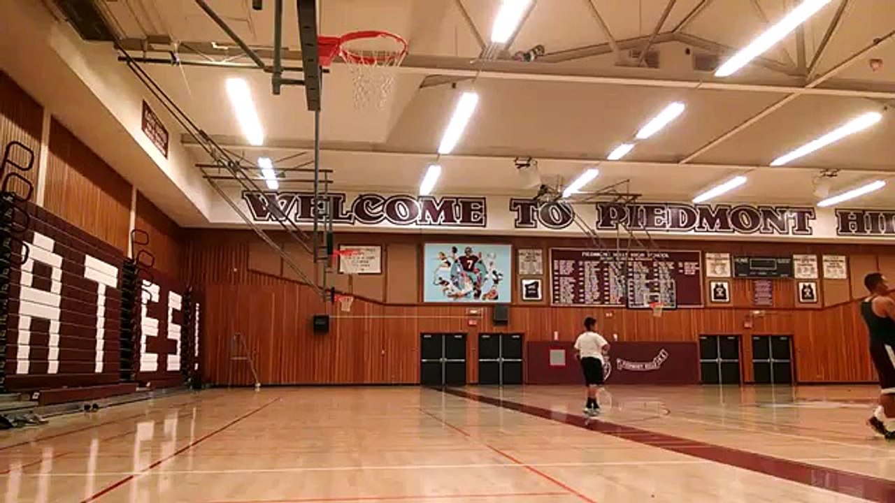 One hand dunk // jump manual training