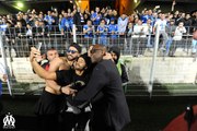 Basile Boli acclamé par les supporters