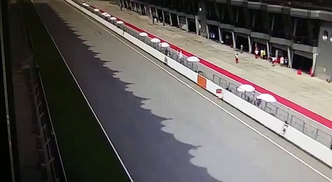 le Français Loris Baz chute à 290 km/h et se relève miraculeusement