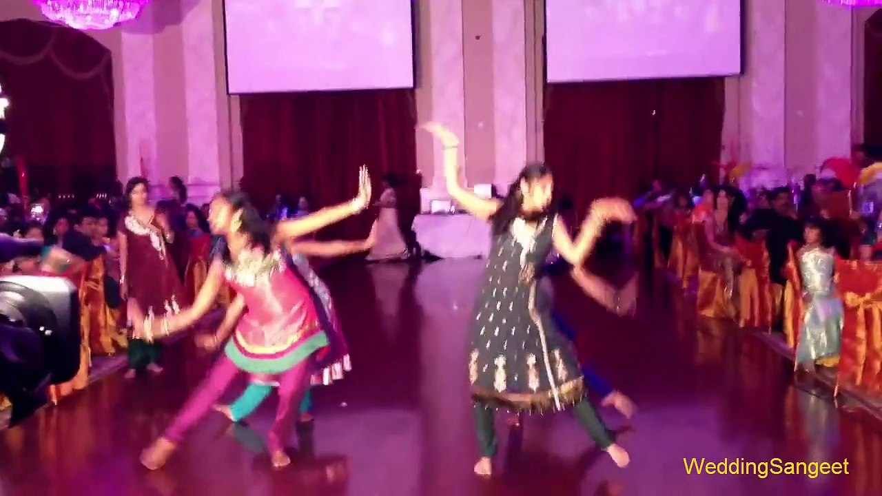 Pakistani Girls Dance In Marriage Hall | Munni Badnam Hui | HD