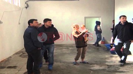 Strehohen 15 familjet, u evakuuan nga pallati që rrezikonte të shembej- Ora News-