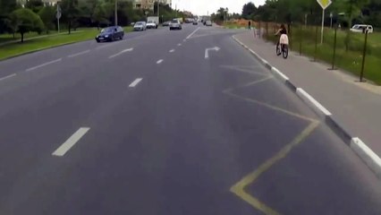 Велосипедистка и юбка