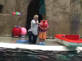 Приколы! Милые дельфины) Dolphins and children