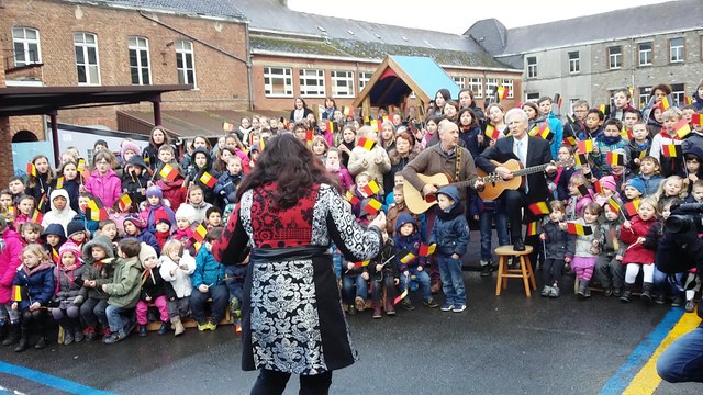La reine Mathilde en visite dans une école de Couvin pour parler du harcèlement